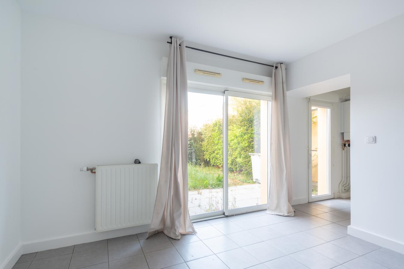 
																																							5 pièces - 
																																						RDC - 95m² - 265 000 € - Photo #2