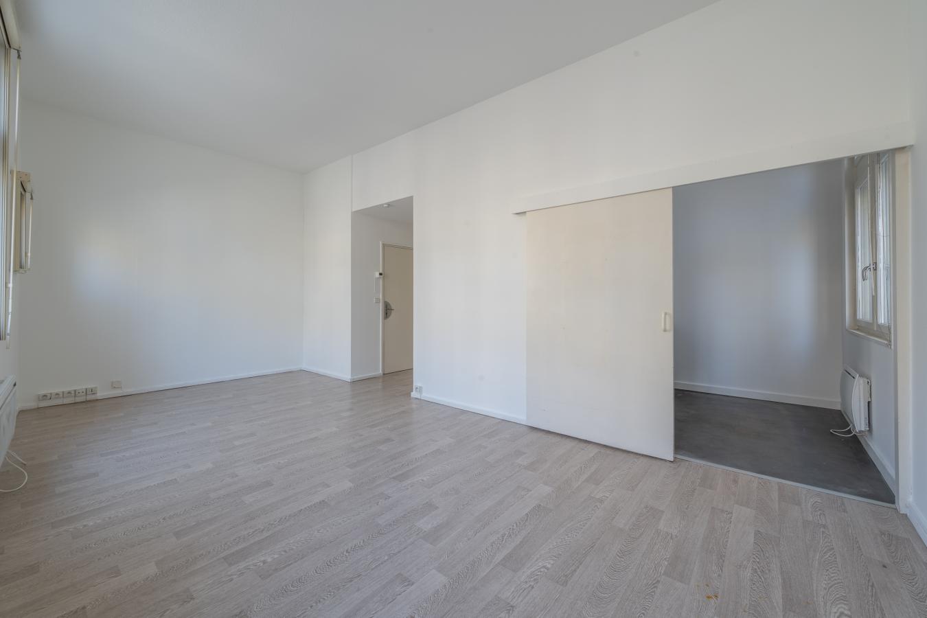 
																			1 pièce - 
																		1er étage - 37m² - 726,11 € - Photo #6