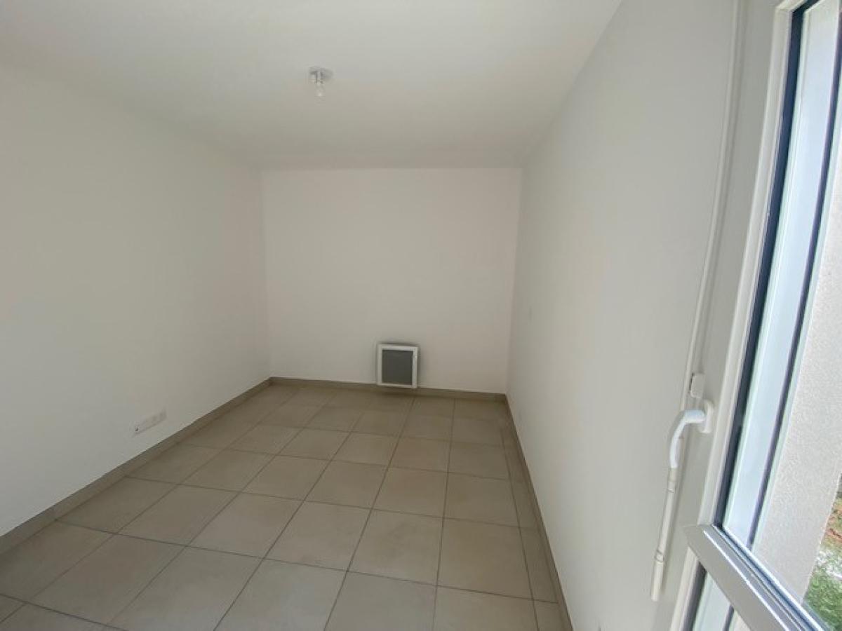 2 pièces - RDC - 42m² - 570,91 € - Photo #2