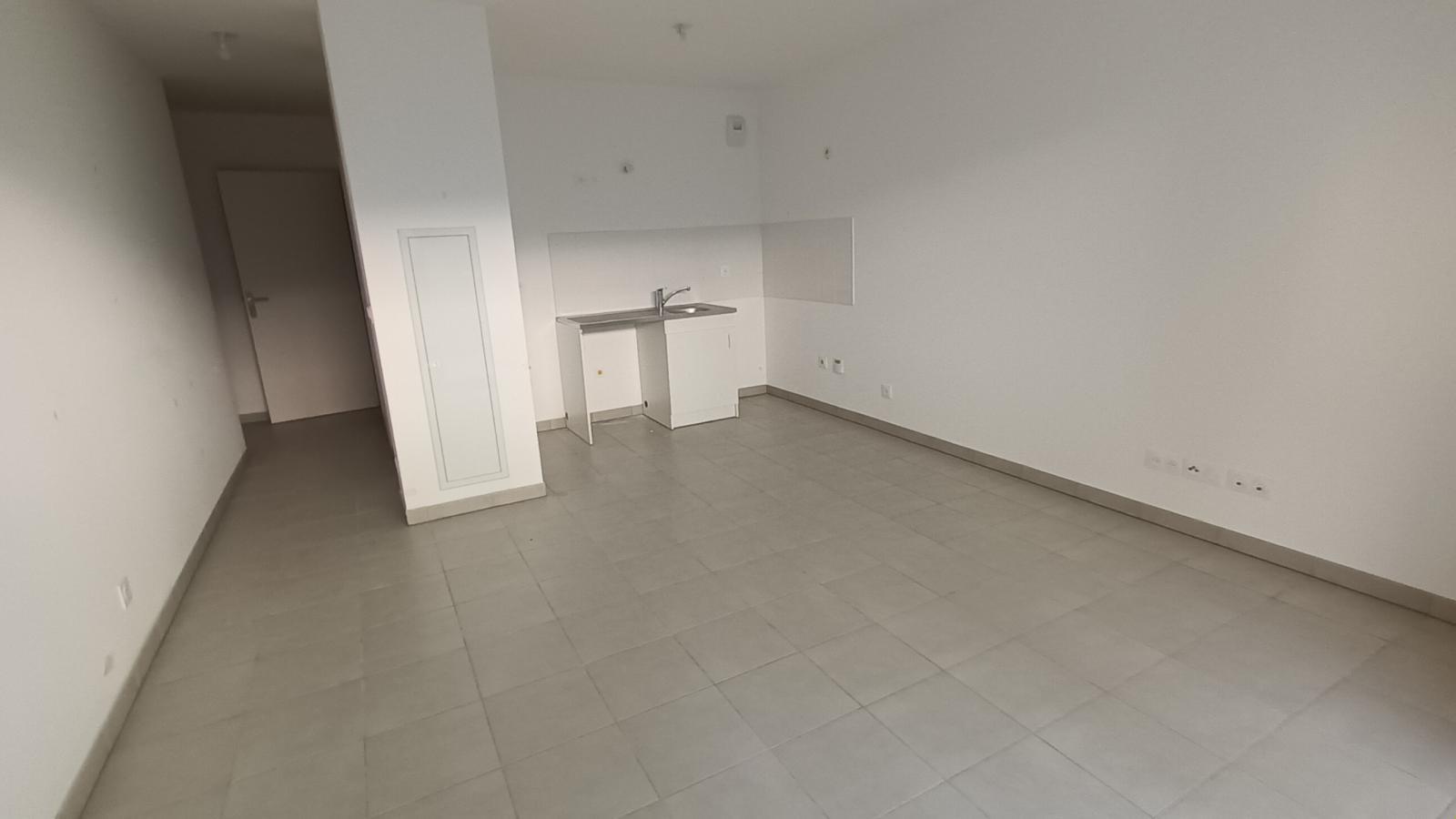 
																																							1 pièce - 
																																						RDC - 29m² - 532,04 € - Photo #2