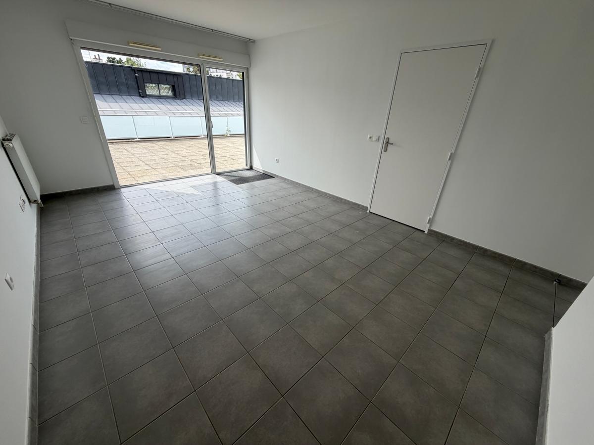 4 pièces - 1er étage - 92m² - 883,20 € - Photo #2