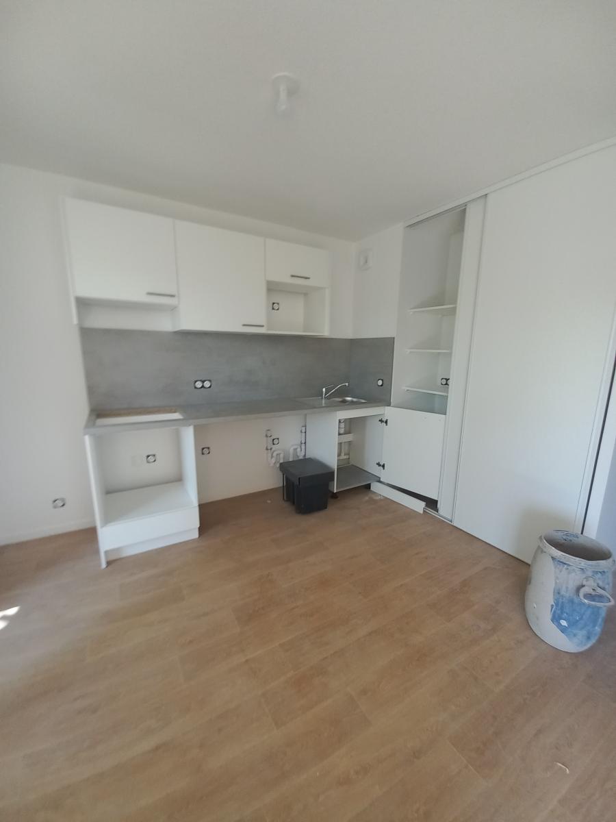 2 pièces - 4ème étage - 44m² - 763,64 € - Photo #3