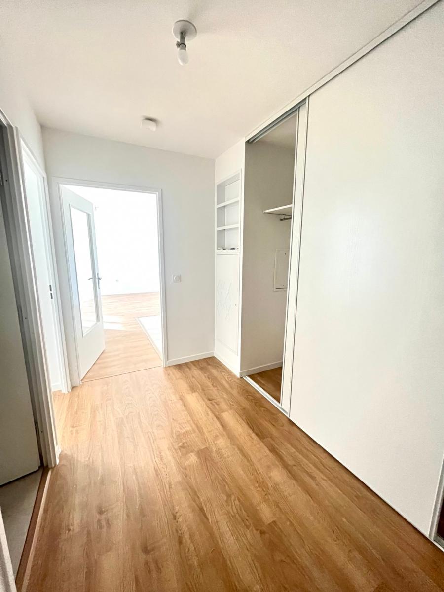 
																																							2 pièces - 
																																						3ème étage - 52m² - 920,96 € - Photo #3