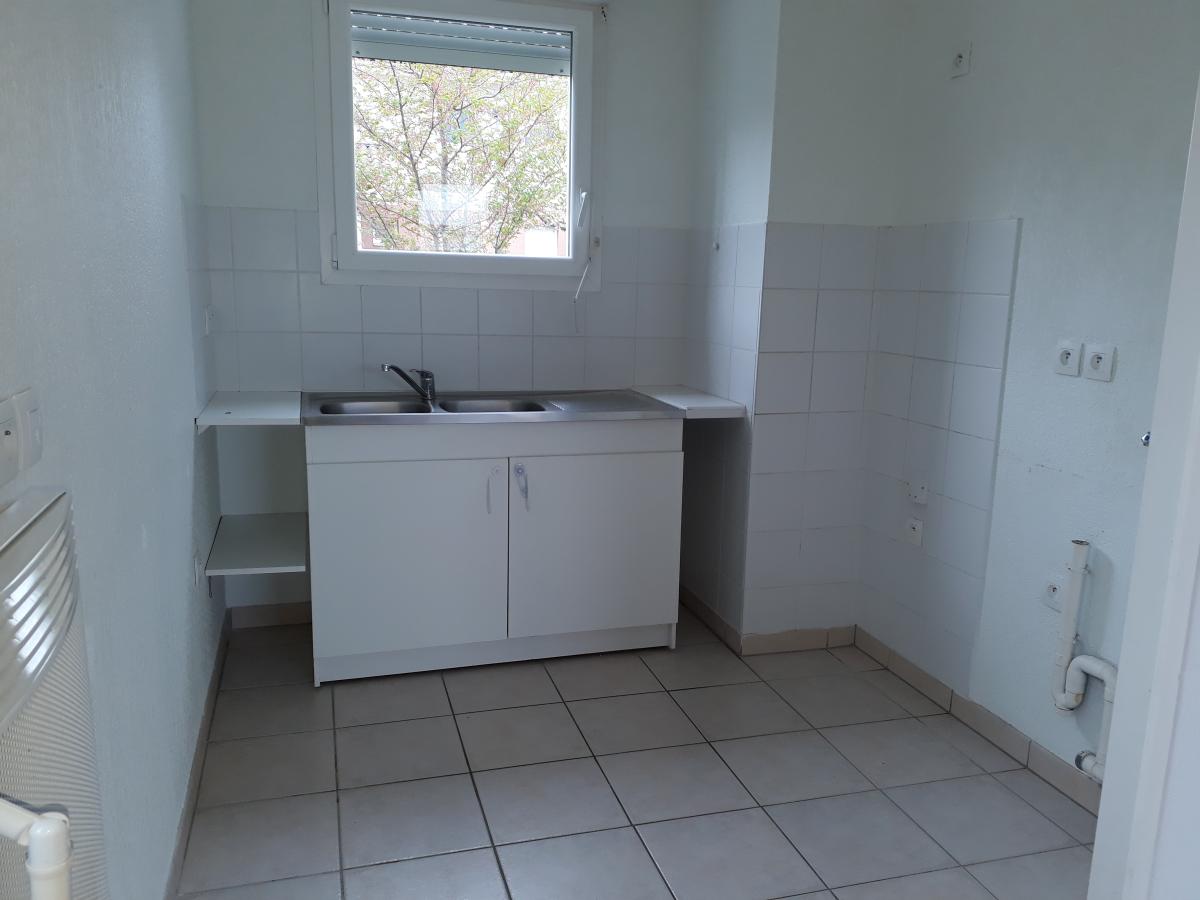 
																																							3 pièces - 
																																						RDC - 65m² - 833,62 € - Photo #2