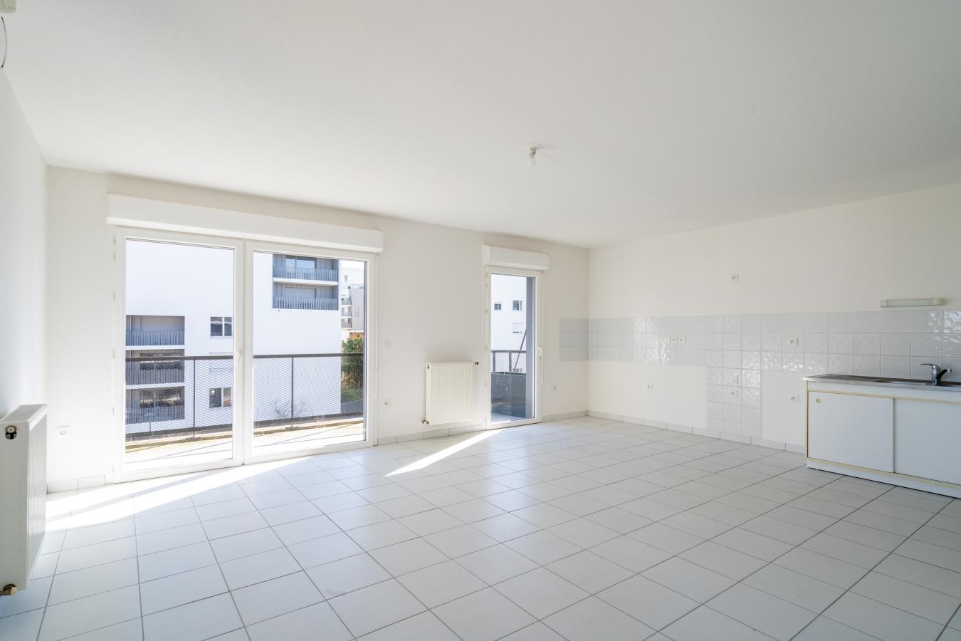 
																																							3 pièces – 
																																						4ème étage – 0m² - 245 000 € - Photo #2