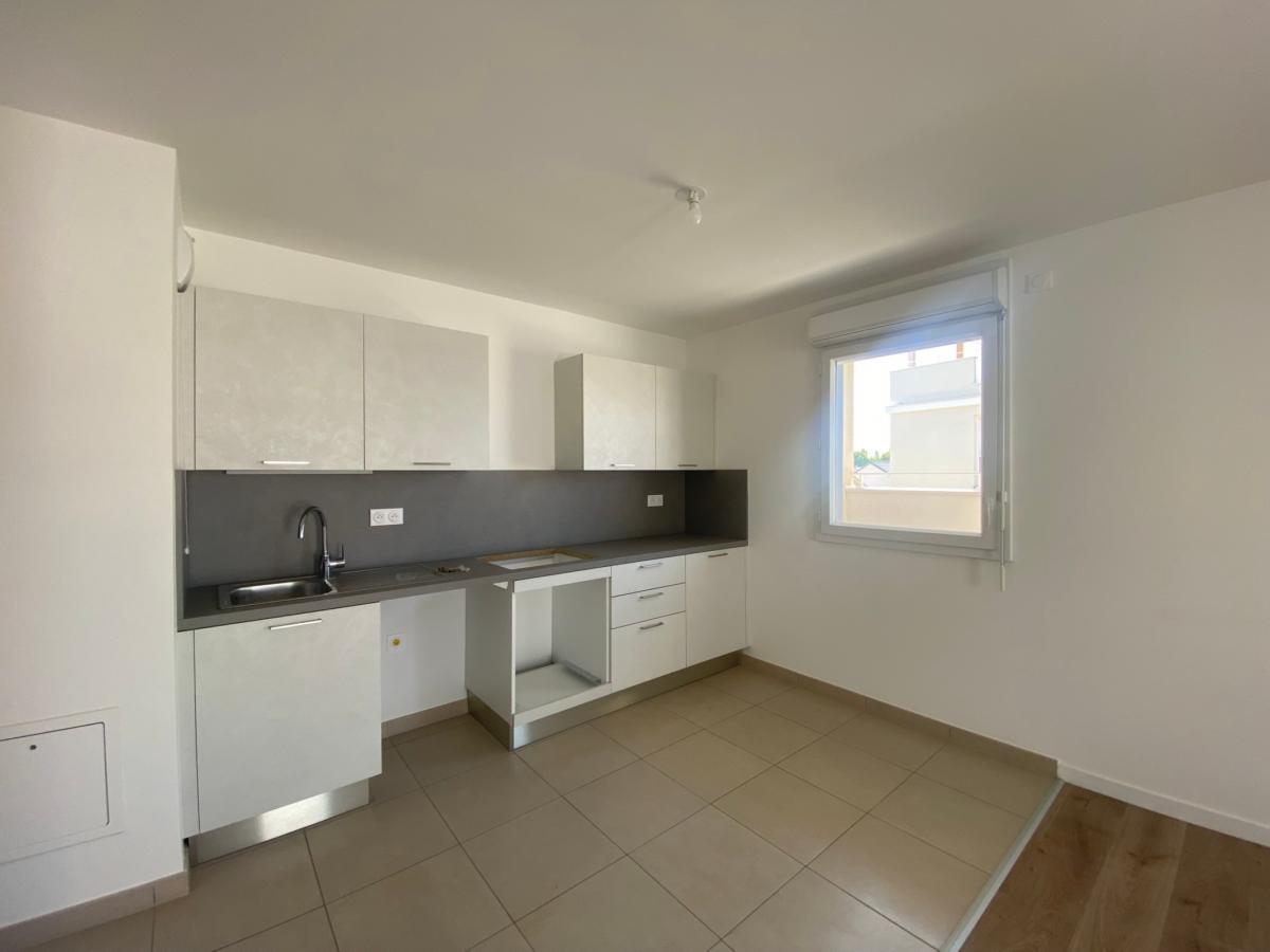 
																																							4 pièces - 
																																						3ème étage - 83m² - 1 104,03 € - Photo #2