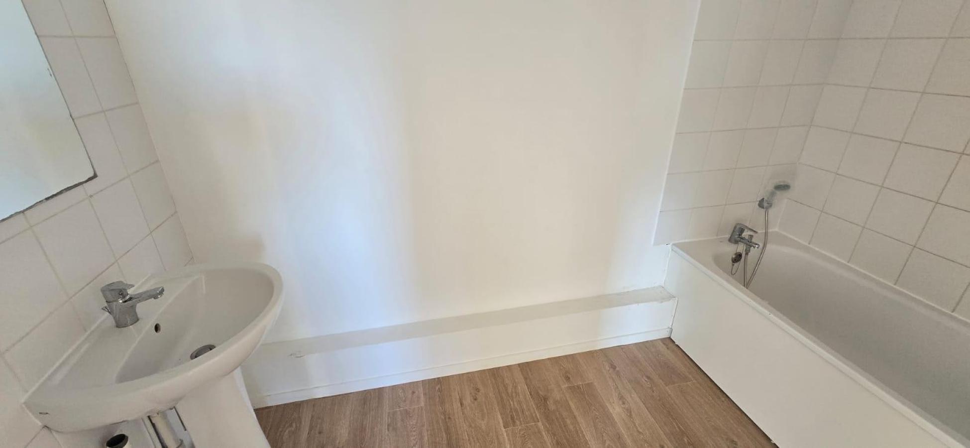
																																							4 pièces - 
																																						5ème étage - 80m² - 1 002,81 € - Photo #6