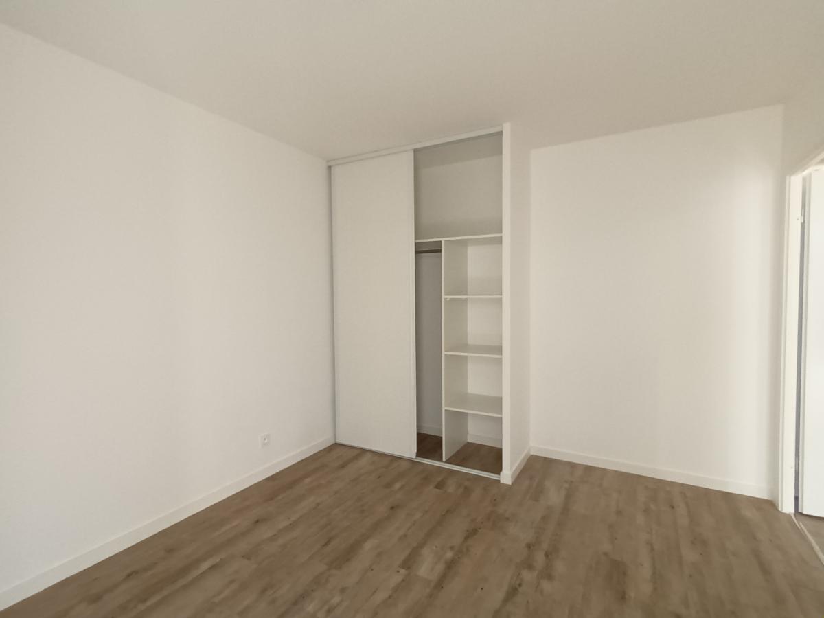 2 pièces - 1er étage - 42m² - 587,98 € - Photo #2