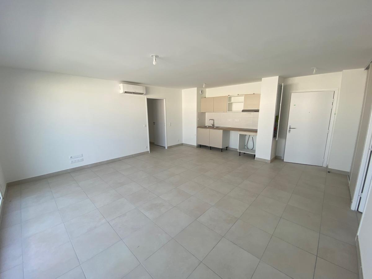 4 pièces - 4ème étage - 83m² - 938,36 € - Photo #2