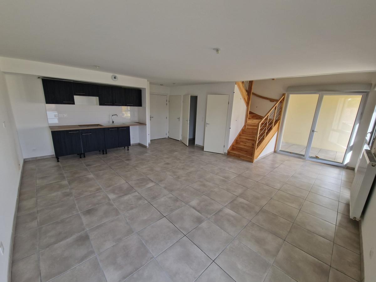
																																							3 pièces - 
																																						1er étage - 73m² - 757,91 € - Photo #1