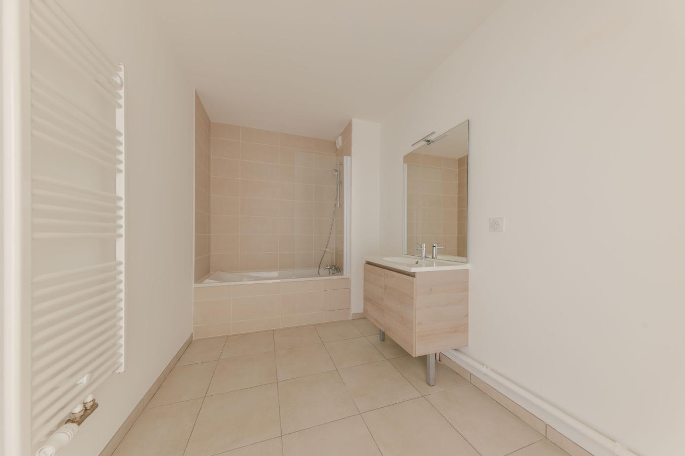 
																																							4 pièces - 
																																						4ème étage - 86m² - 990,00 € - Photo #5
