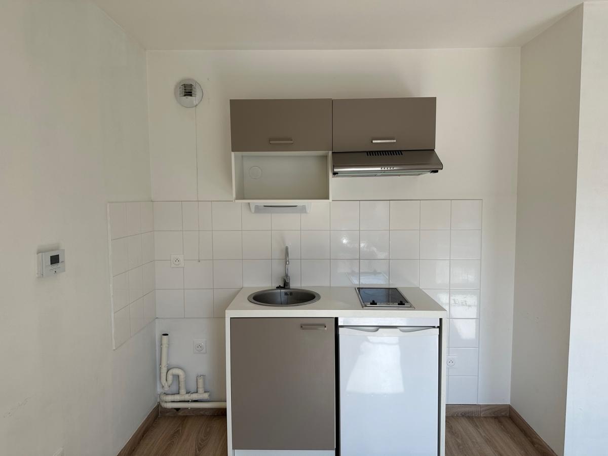 
																																							1 pièce - 
																																						2ème étage - 26m² - 477,62 € - Photo #1