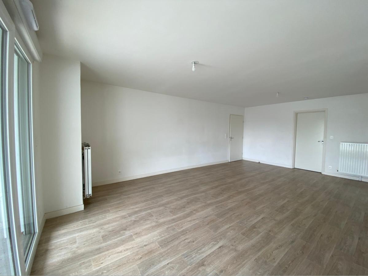 
																																							5 pièces - 
																																						1er étage - 100m² - 1 099,26 € - Photo #1