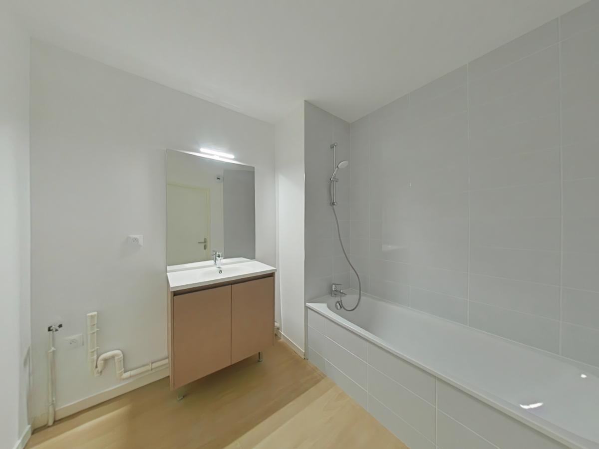 
																																							3 pièces - 
																																						1er étage - 64m² - 877,50 € - Photo #3