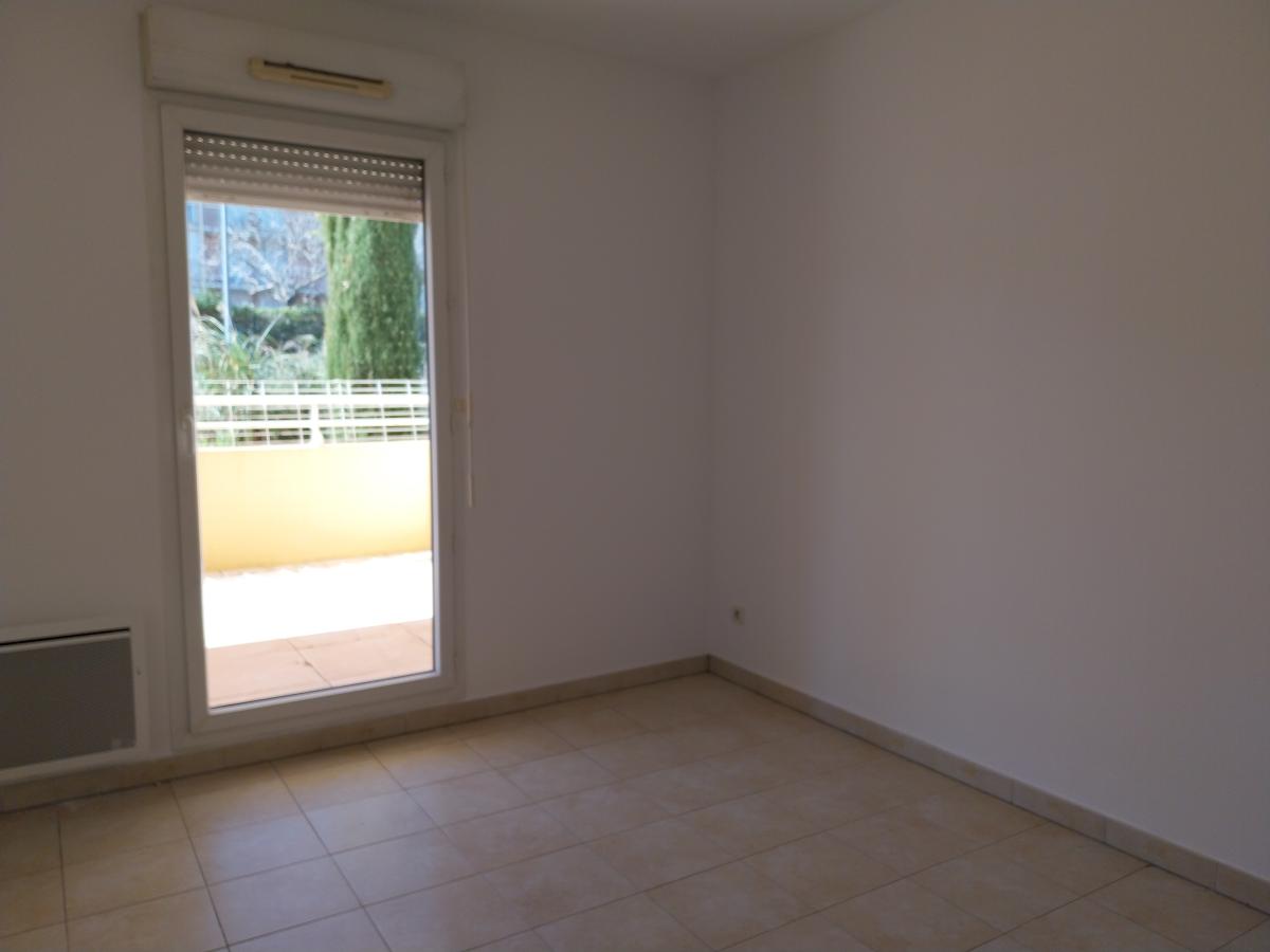 
																																							2 pièces - 
																																						RDC - 64m² - 913,59 € - Photo #6