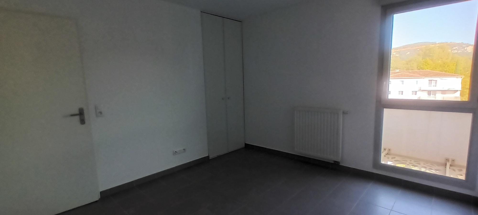 2 pièces - 4ème étage - 38m² - 743,77 € - Photo #2