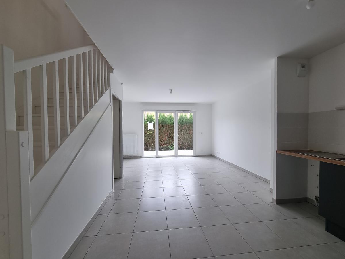 
																																							4 pièces - 
																																						RDC - 86m² - 1 027,53 € - Photo #2