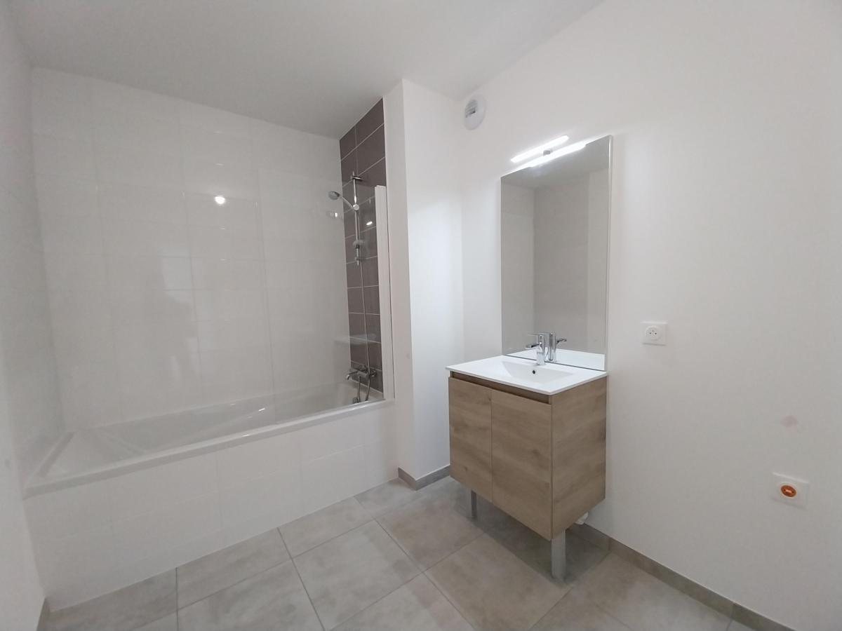 
																																							3 pièces - 
																																						3ème étage - 76m² - 891,34 € - Photo #7