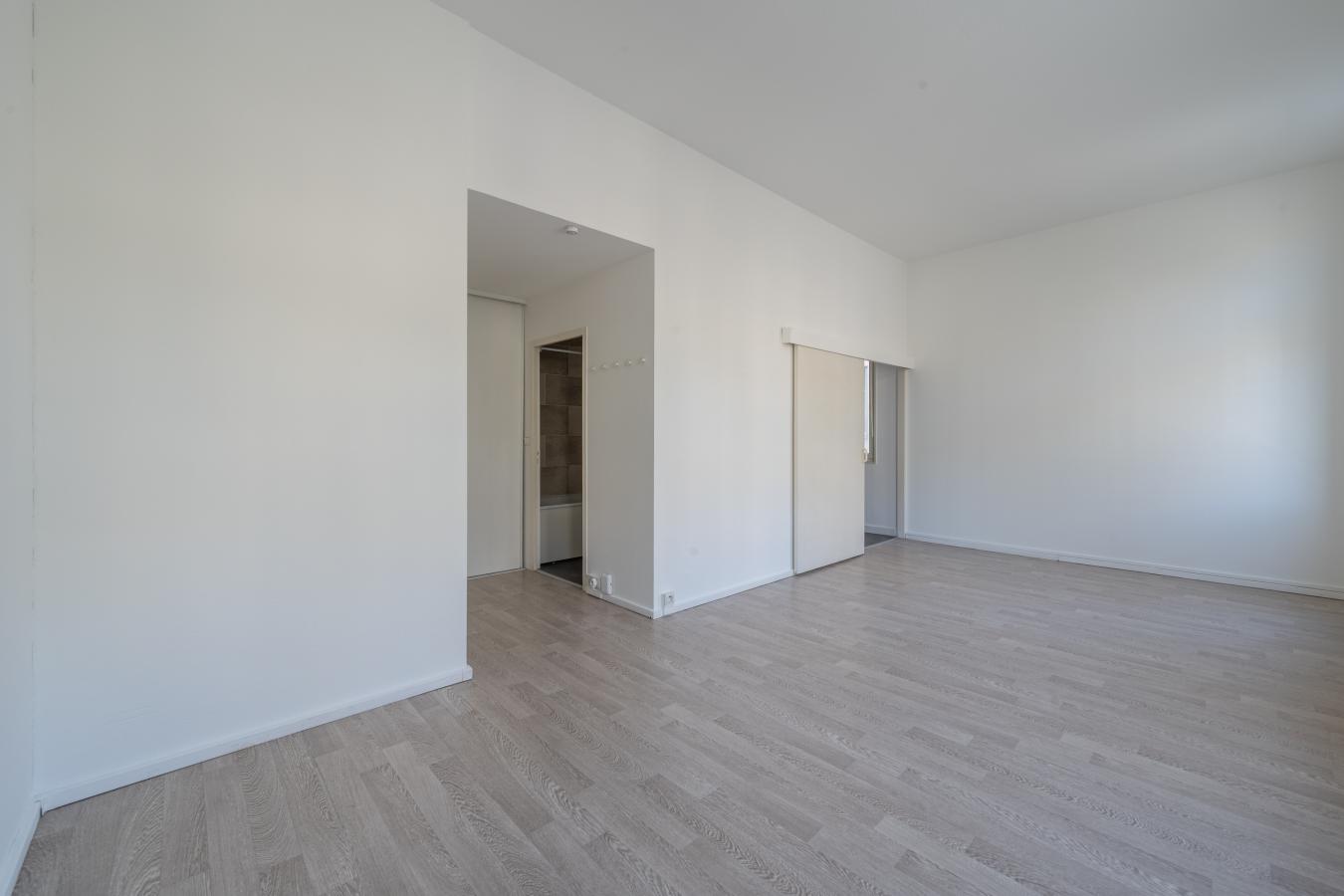 
																			1 pièce - 
																		1er étage - 37m² - 726,11 € - Photo #4