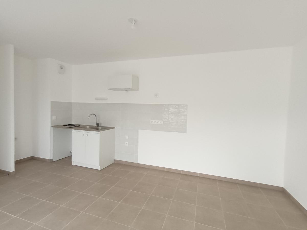 
																																							4 pièces - 
																																						3ème étage - 75m² - 942,32 € - Photo #2