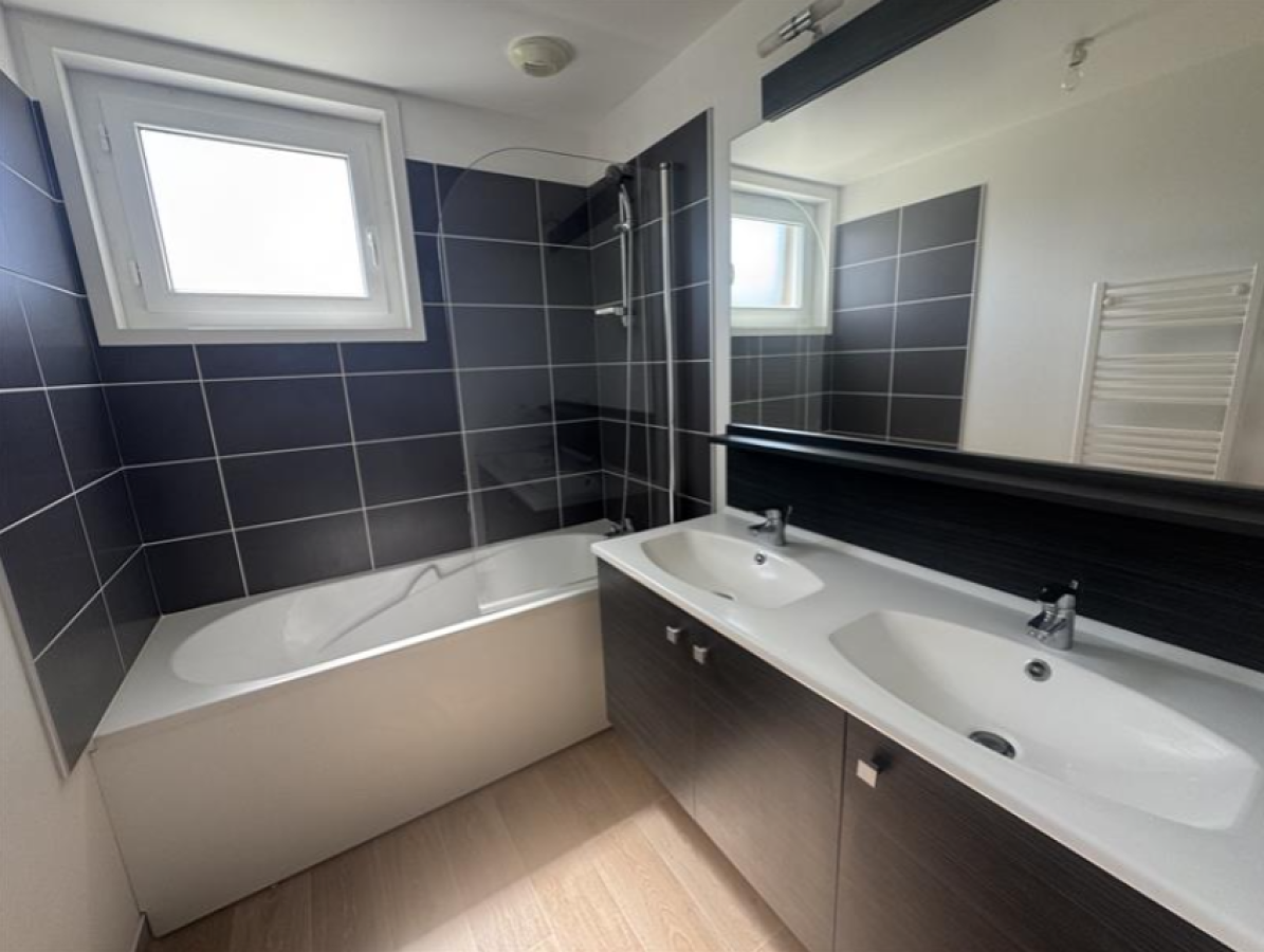 
																																							5 pièces - 
																																						RDC - 105m² - 824,29 € - Photo #6