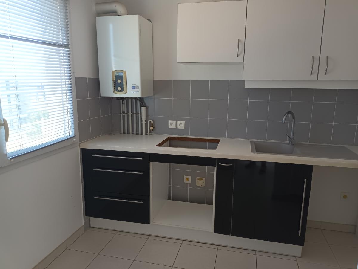 2 pièces - 2ème étage - 43m² - 912,36 € - Photo #3