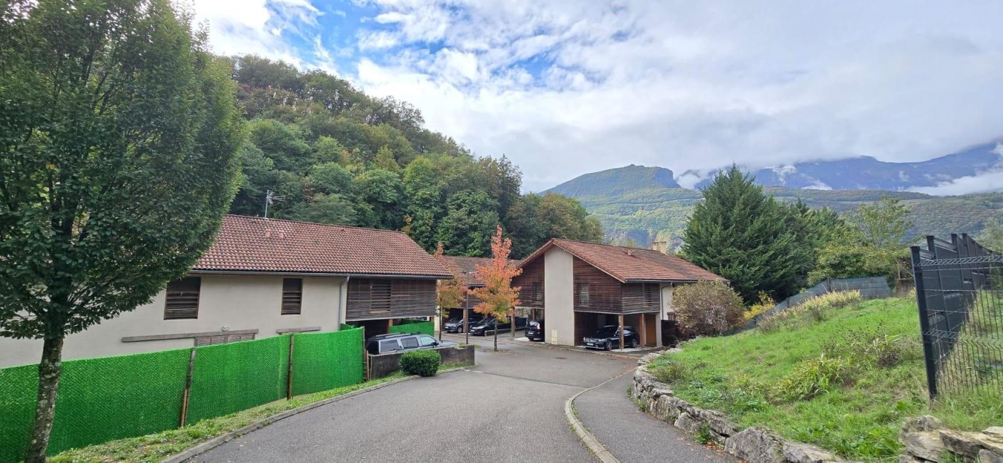 4 pièces - RDC - 108m² - 1 094,47 € - Photo #0