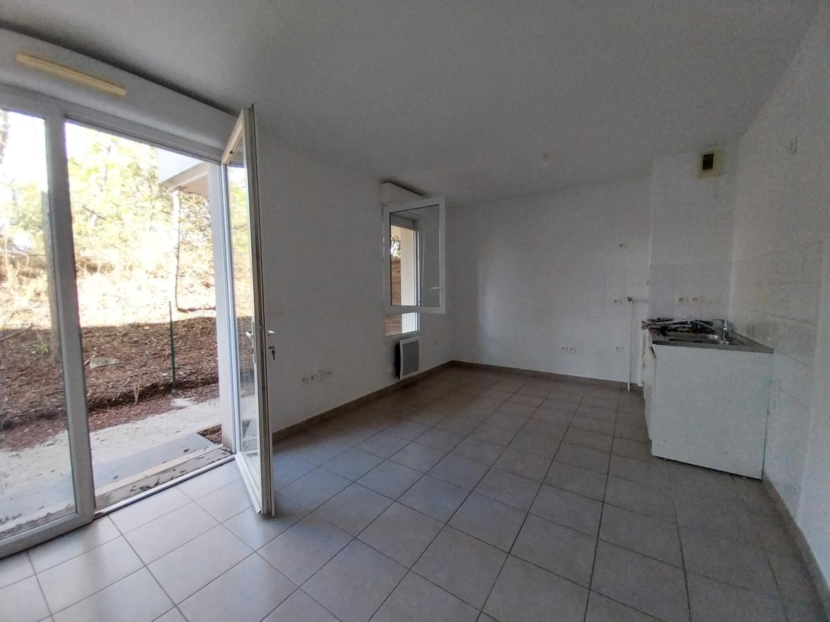 
																																							2 pièces - 
																																						RDC - 38m² - 594,55 € - Photo #2