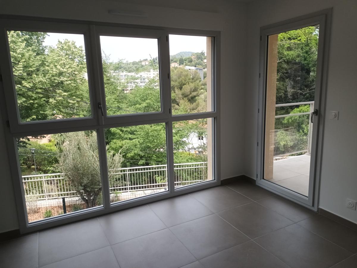 
																																							3 pièces - 
																																						1er étage - 82m² - 1 733,92 € - Photo #6