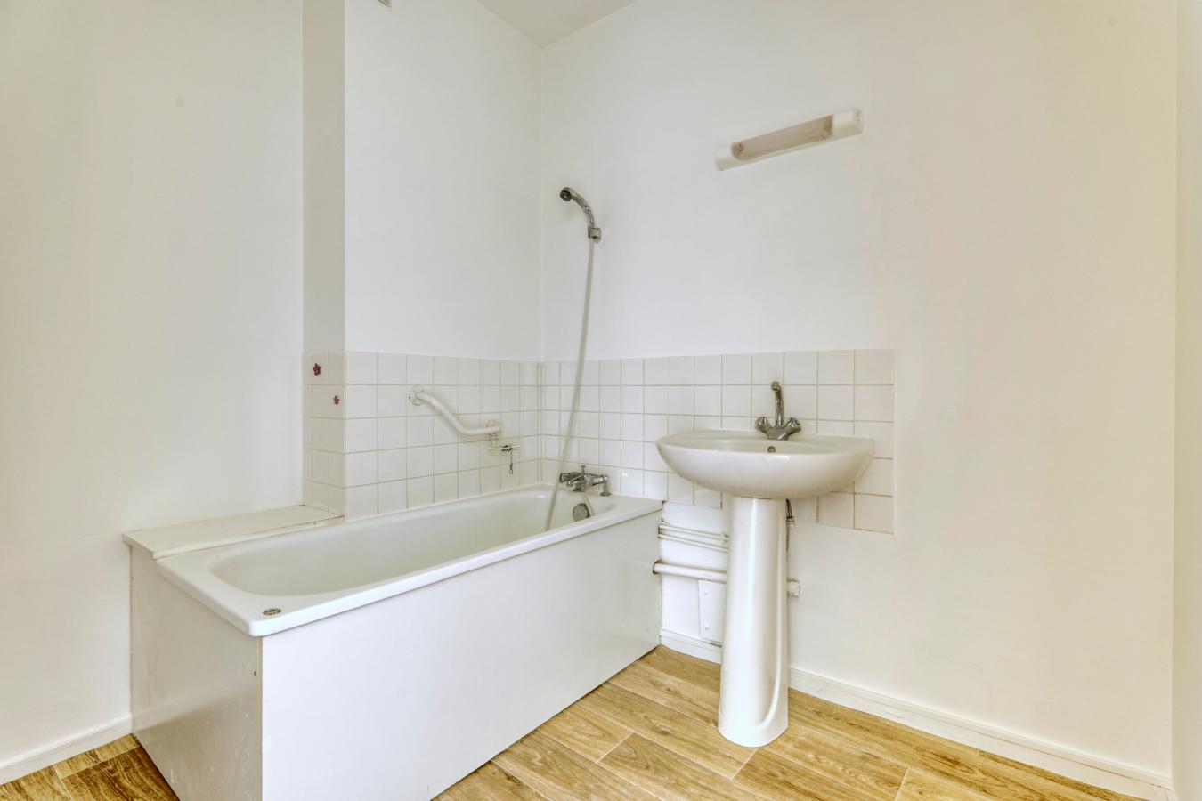 
																																							3 pièces - 
																																						10ème étage - 56m² - 180 000 € - Photo #6