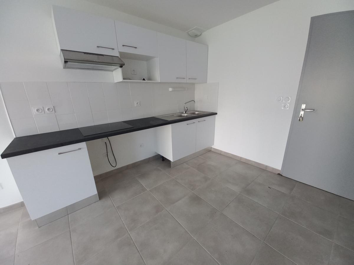 
																																							4 pièces - 
																																						RDC - 76m² - 908,49 € - Photo #1