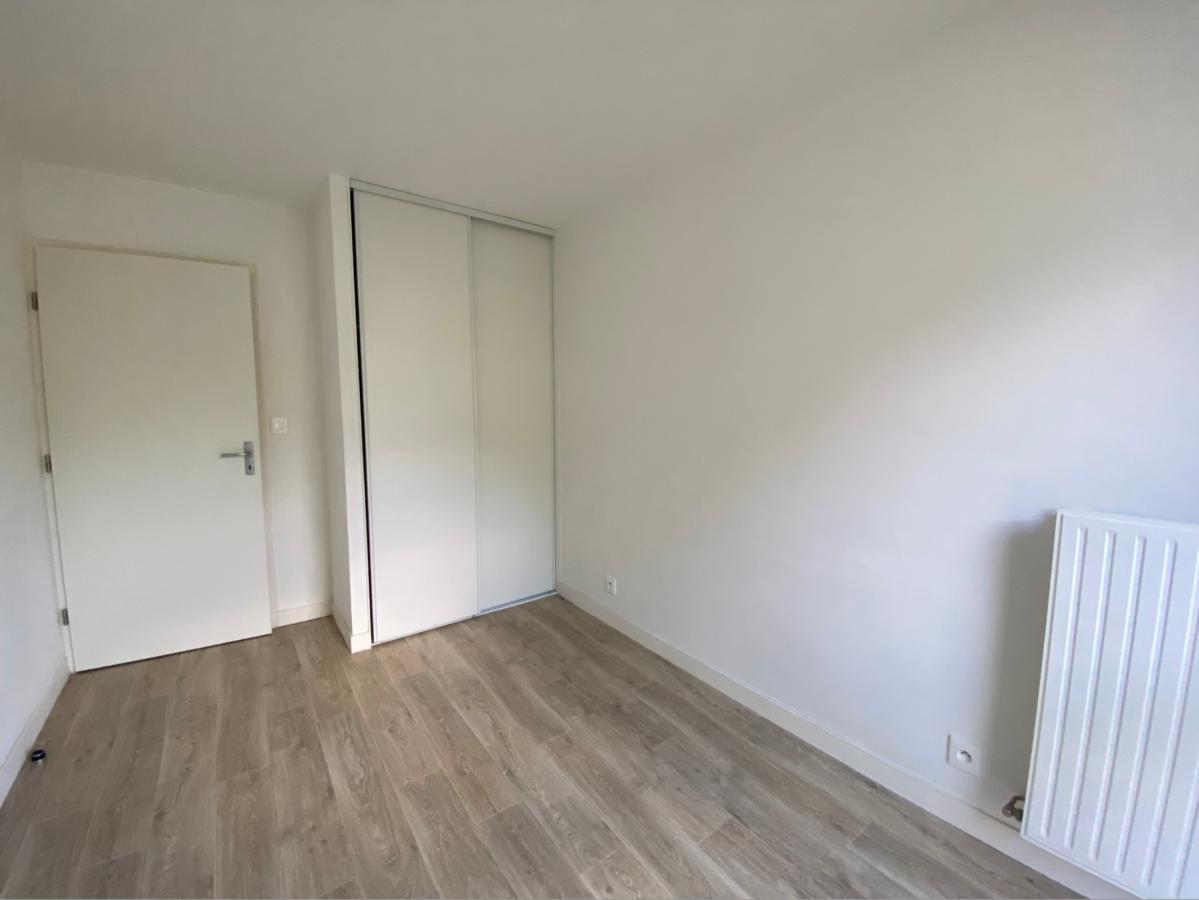 
																																							5 pièces - 
																																						1er étage - 100m² - 1 099,26 € - Photo #5