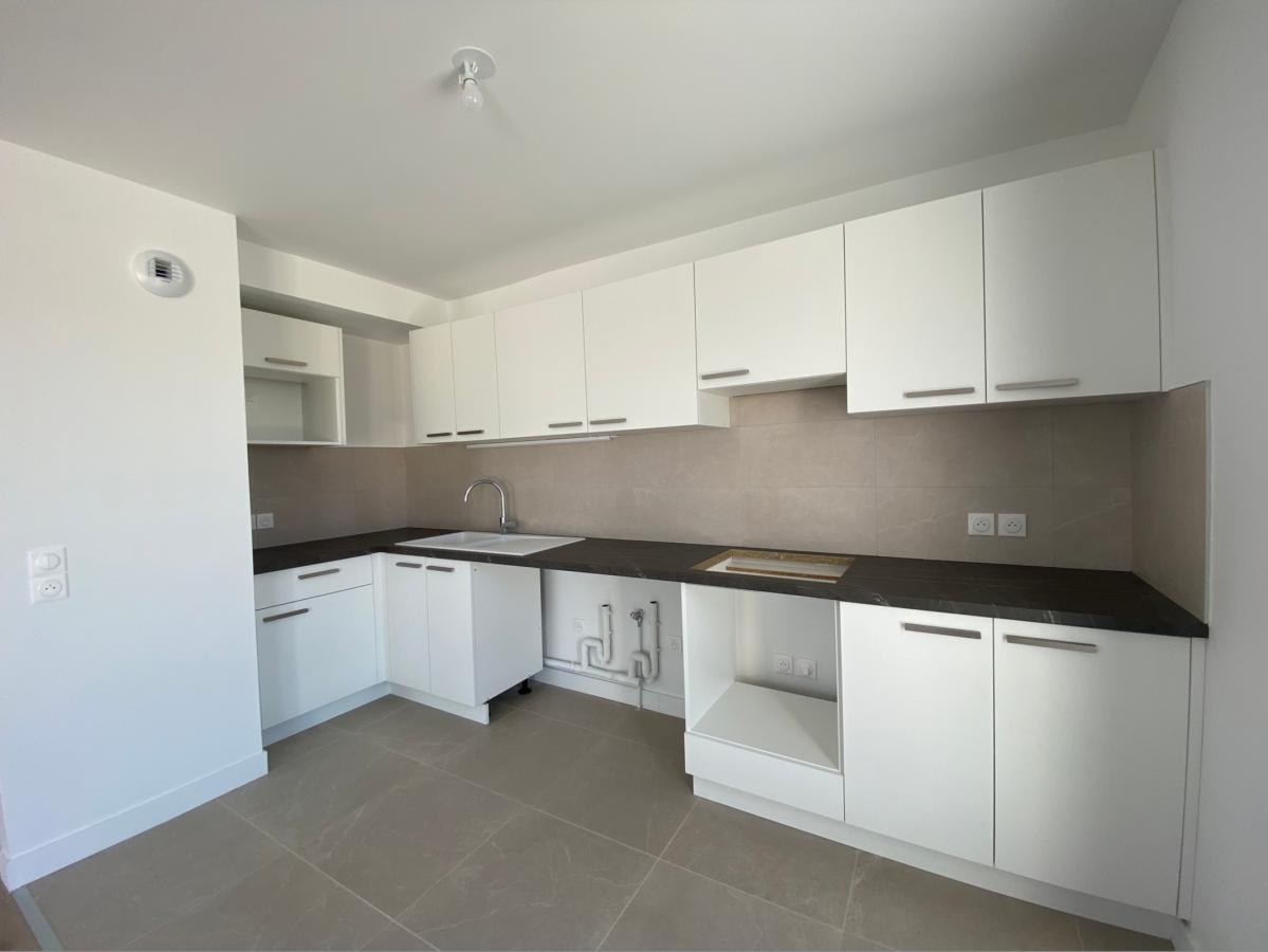 
																			4 pièces - 
																		3ème étage - 90m² - 993,05 € - Photo #4