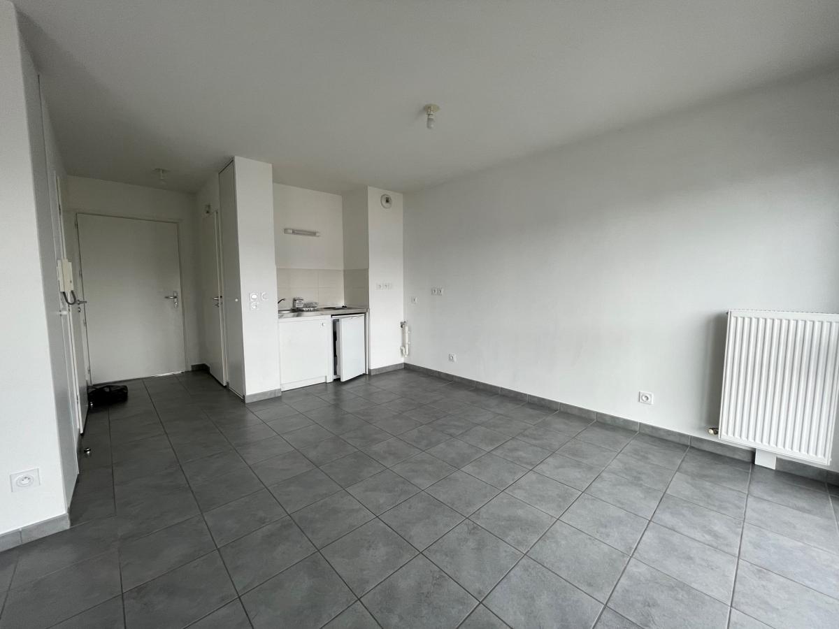 
																																							1 pièce - 
																																						RDC - 35m² - 725,78 € - Photo #5