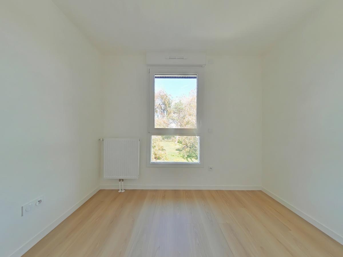 
																																							5 pièces - 
																																						RDC - 105m² - 1 065,09 € - Photo #6