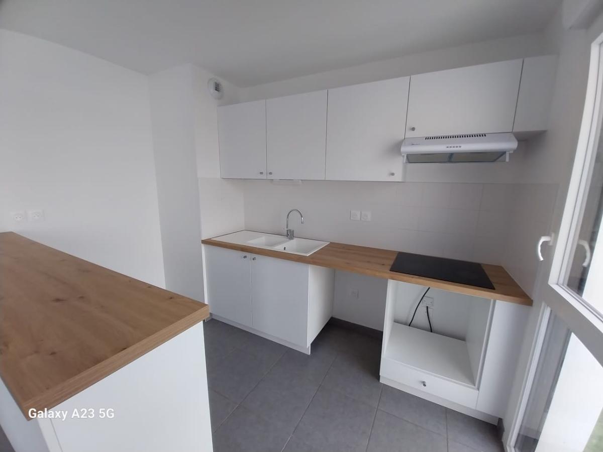 
																																							4 pièces - 
																																						3ème étage - 80m² - 766,50 € - Photo #3