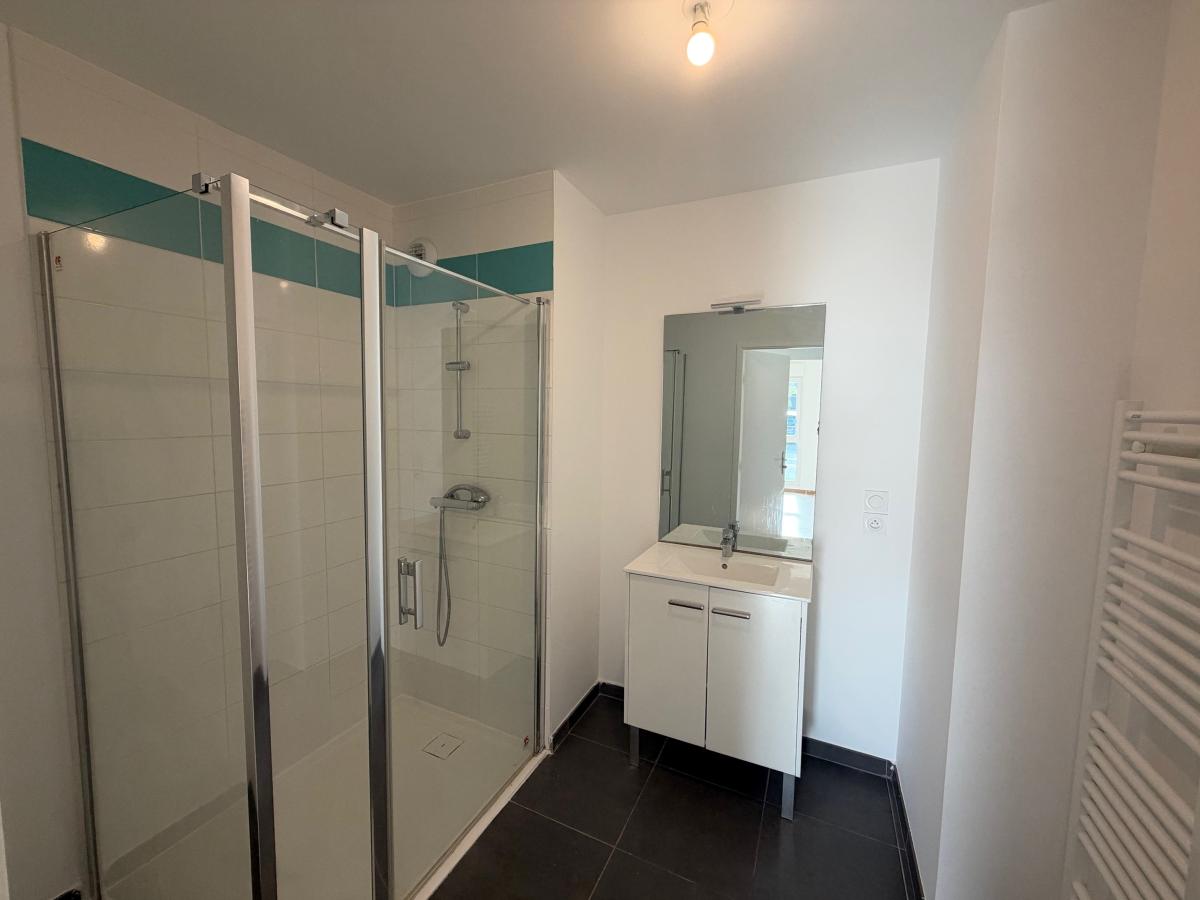 
																																							3 pièces - 
																																						RDC - 69m² - 727,81 € - Photo #3