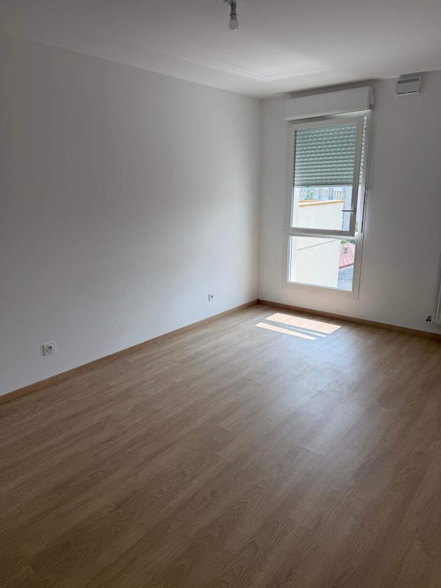 
																																							3 pièces - 
																																						4ème étage - 61m² - 814,60 € - Photo #2