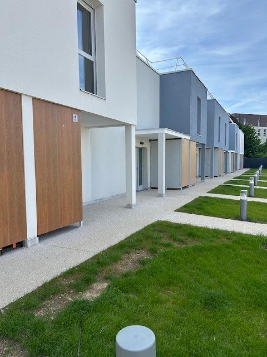 
																																							3 pièces - 
																																						RDC - 65m² - 1 012,39 € - Photo #1