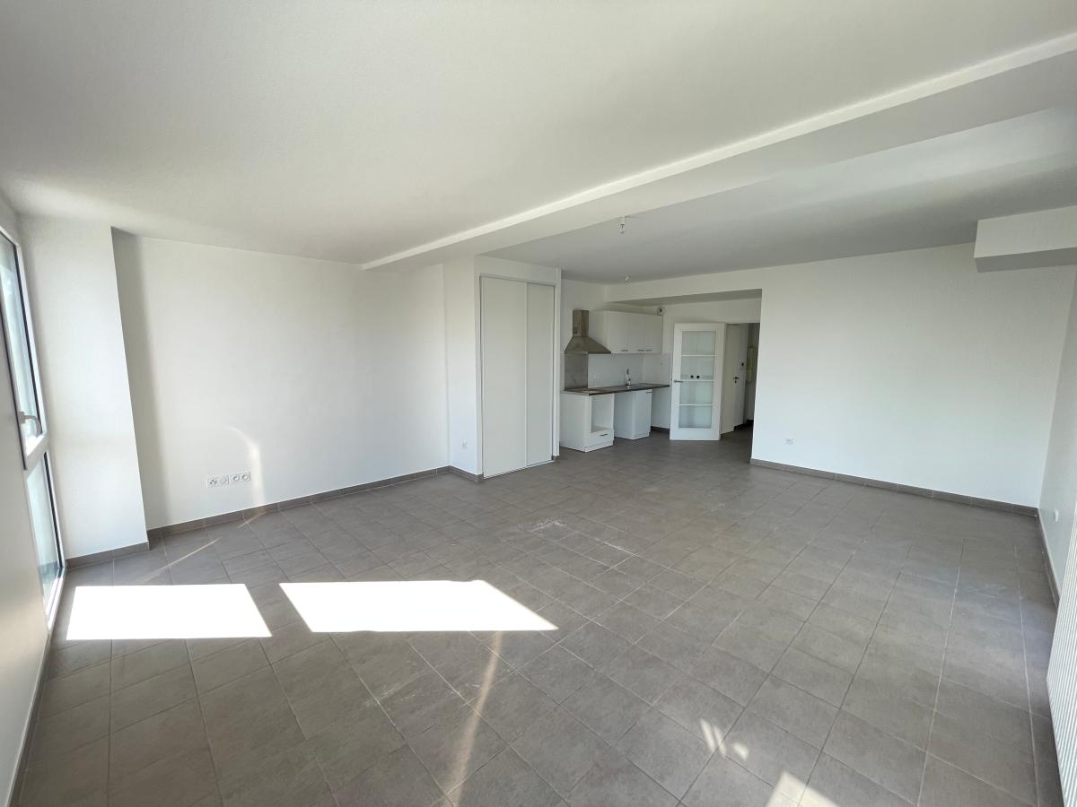 
																			3 pièces - 
																		5ème étage - 74m² - 2 058,17 € - Photo #2