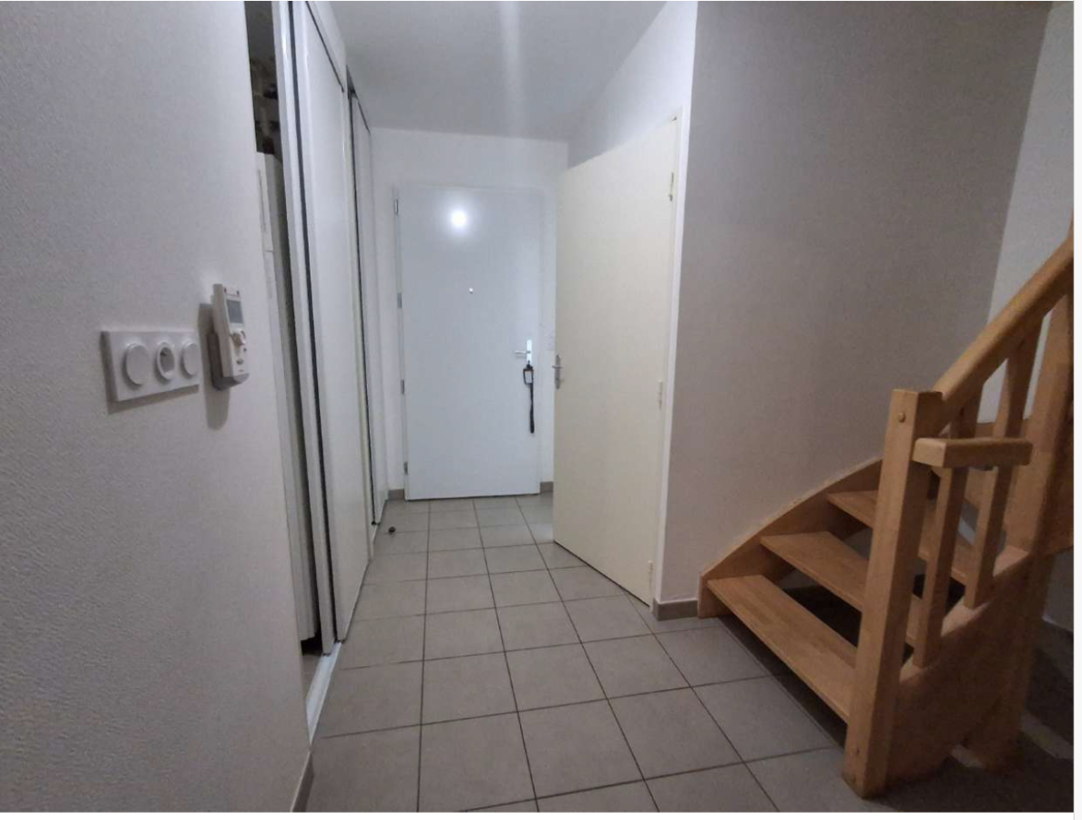 
																																							5 pièces - 
																																						RDC - 105m² - 1 201,74 € - Photo #6