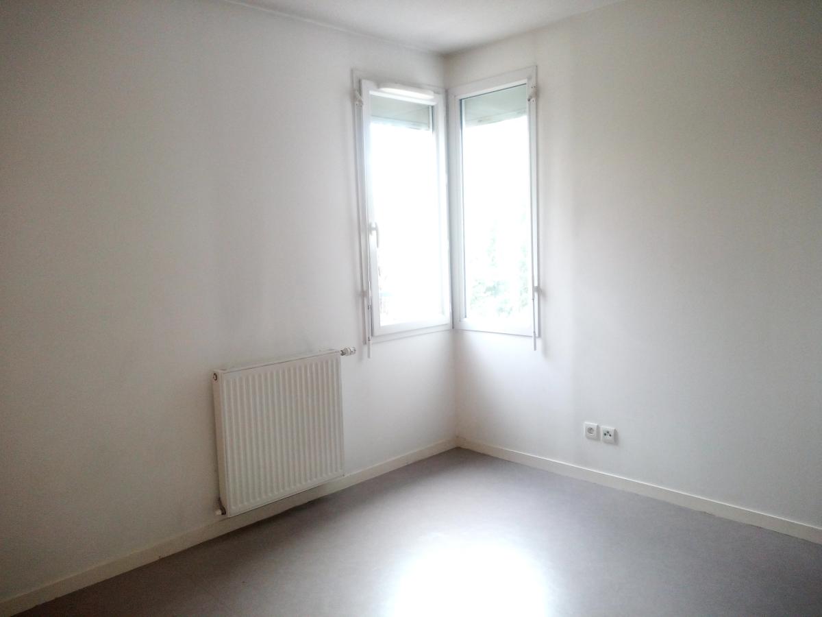 
																			2 pièces - 
																		RDC - 48m² - 609,32 € - Photo #3