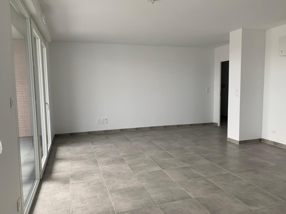 4 pièces - 6ème étage - 81m² - 1 062,96 € - Photo #2