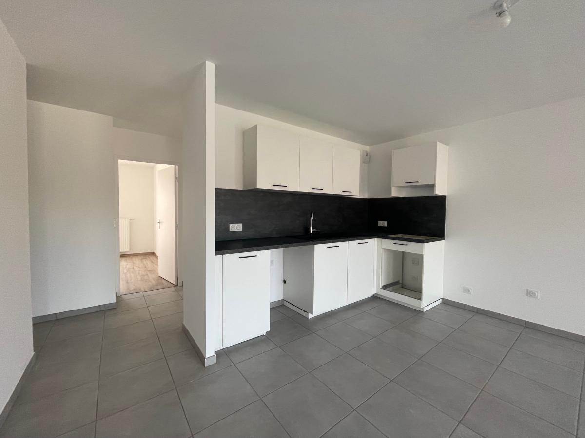 4 pièces - 3ème étage - 86m² - 990,00 € - Photo #3