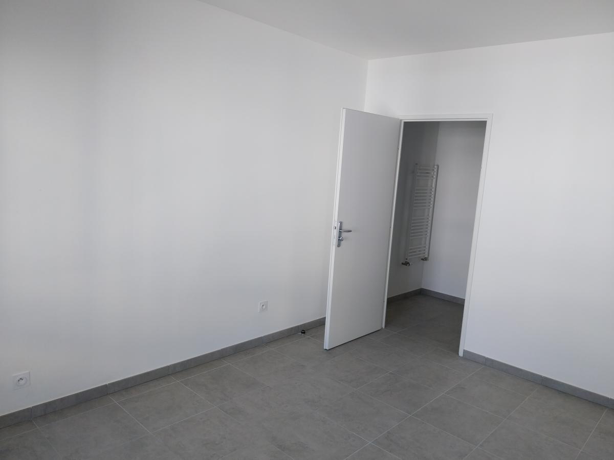 
																																							2 pièces - 
																																						3ème étage - 46m² - 800,70 € - Photo #2