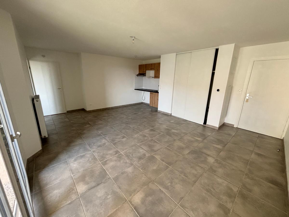 
																			2 pièces - 
																		1er étage - 45m² - 573,57 € - Photo #0