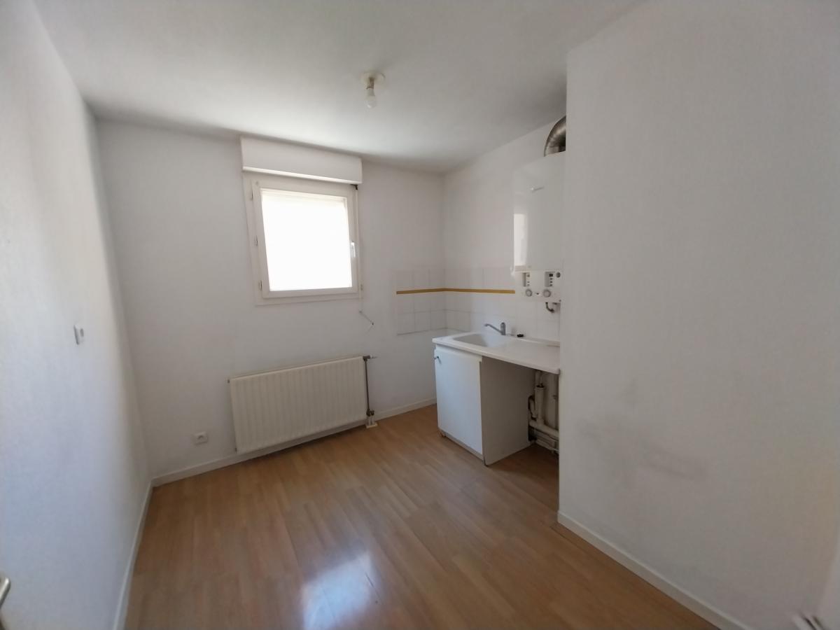 
																																							3 pièces - 
																																						1er étage - 67m² - 155 000 € - Photo #2