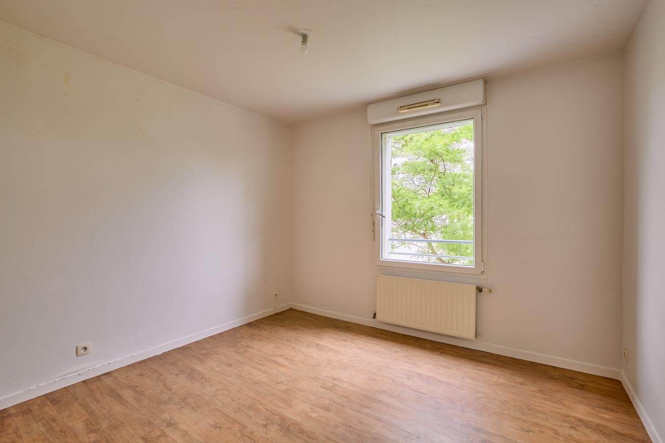 
																																							5 pièces - 
																																						2ème étage - 106m² - 1 366,46 € - Photo #4