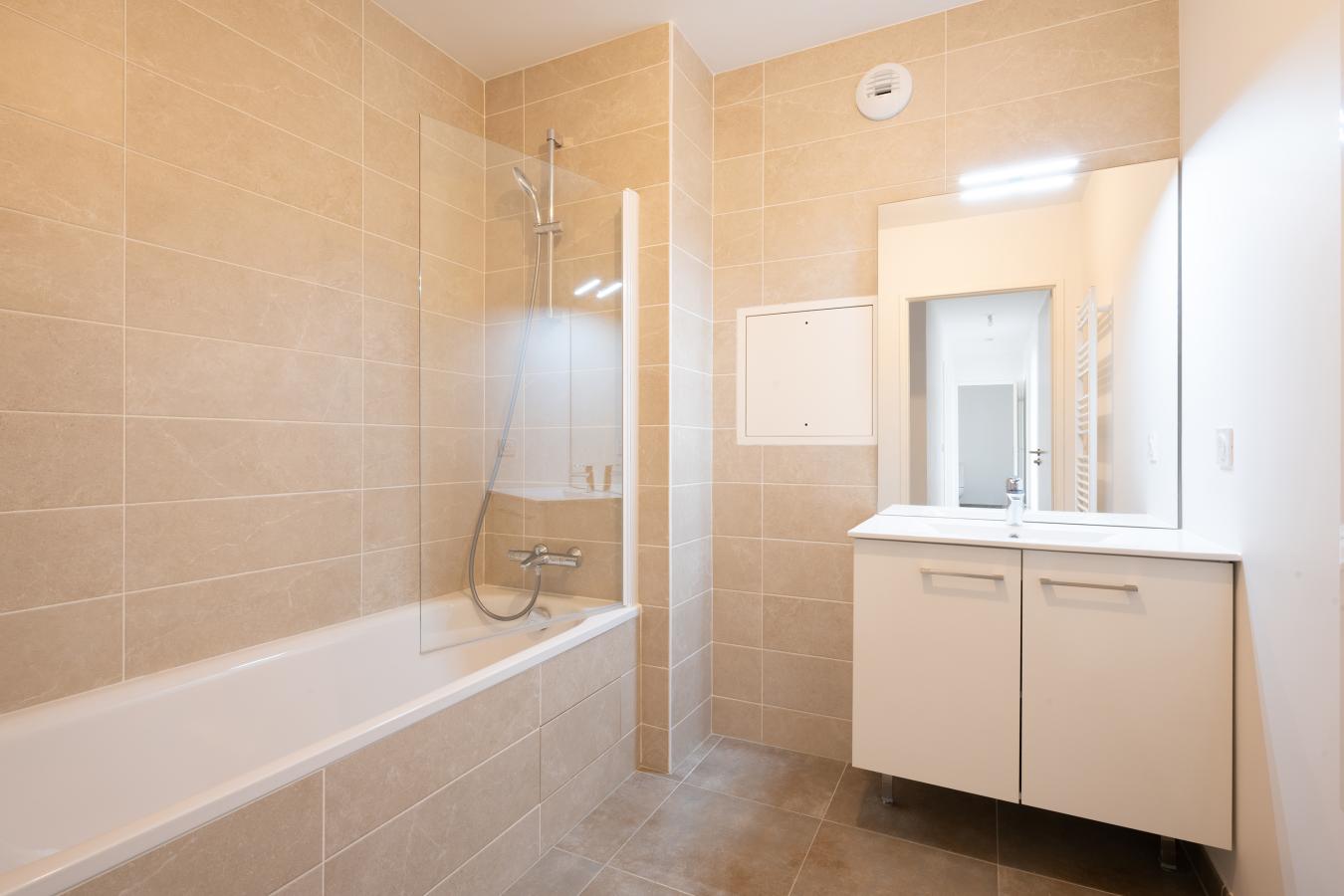 
																																							3 pièces - 
																																						1er étage - 63m² - 1 366,54 € - Photo #5