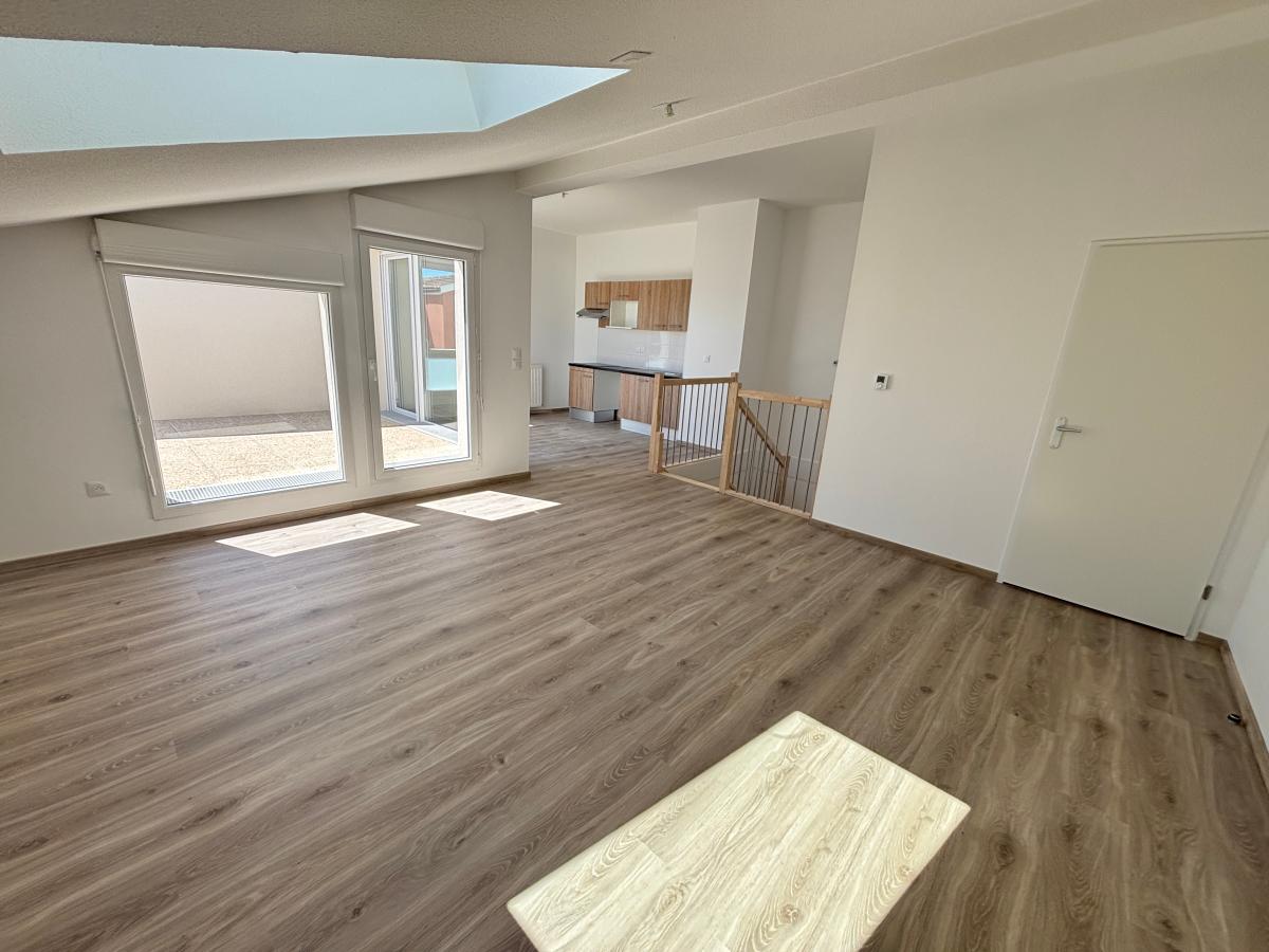 
																			4 pièces - 
																		1er étage - 87m² - 974,69 € - Photo #0
